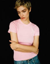 Lade das Bild in den Galerie-Viewer, Levi´s x CJH Charity II Punky Piggy T-Shirt rosa/pink Slim Fit