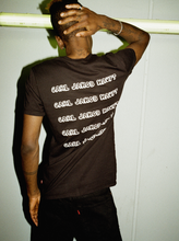 Lade das Bild in den Galerie-Viewer, Levi´s x CJH Charity II Punky Piggy T-Shirt schwarz Slim Fit