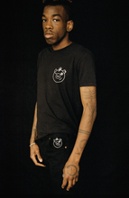 Lade das Bild in den Galerie-Viewer, Levi´s x CJH Charity II Punky Piggy T-Shirt schwarz Slim Fit