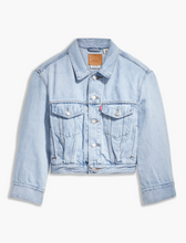 Lade das Bild in den Galerie-Viewer, CJH x Levi´s Loose sleeve Trucker Girls Jacket Light Indigo
