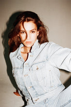 Lade das Bild in den Galerie-Viewer, CJH x Levi´s Loose sleeve Trucker Girls Jacket Light Indigo