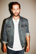 Lade das Bild in den Galerie-Viewer, CJH x Levi´s Trucker Boys Jacket Mayze - Blau