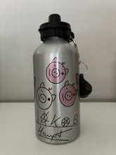 Lade das Bild in den Galerie-Viewer, CJH Trinkflasche Schweinchen Pink/Silber
