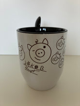 Lade das Bild in den Galerie-Viewer, CJH Mug weiß/schwarz mit Löffel und Zwinkerschweinchen schwarz
